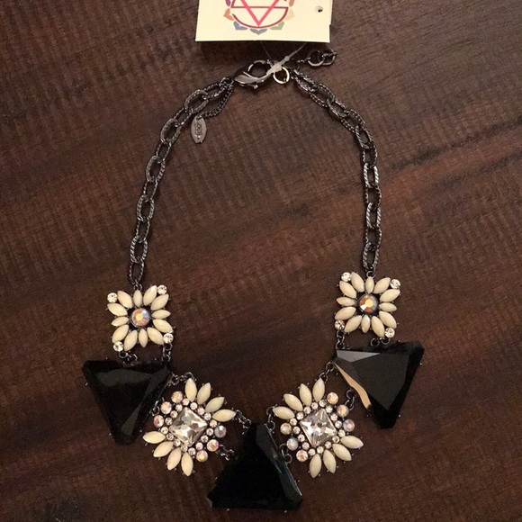 Amrita Singh Jewelry - NWT~ Amrita Singh Statement Necklace
